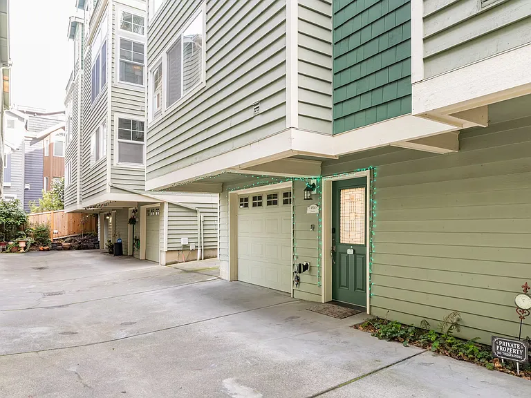 1814 Franklin Ave E — Photo 12