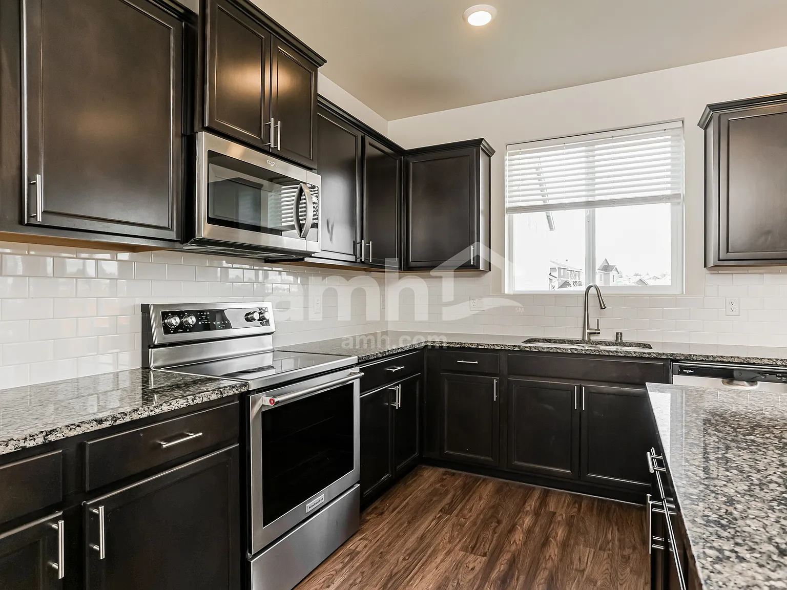 5 bed, 2.5 bath, 2124 sqft, $3,335 — Photo 3