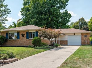813 Twin Oaks Dr, Dayton, OH 45431