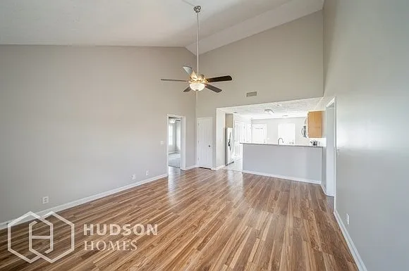 3 bed, 2.0 bath, 1224 sqft, $2,155 — Photo 3