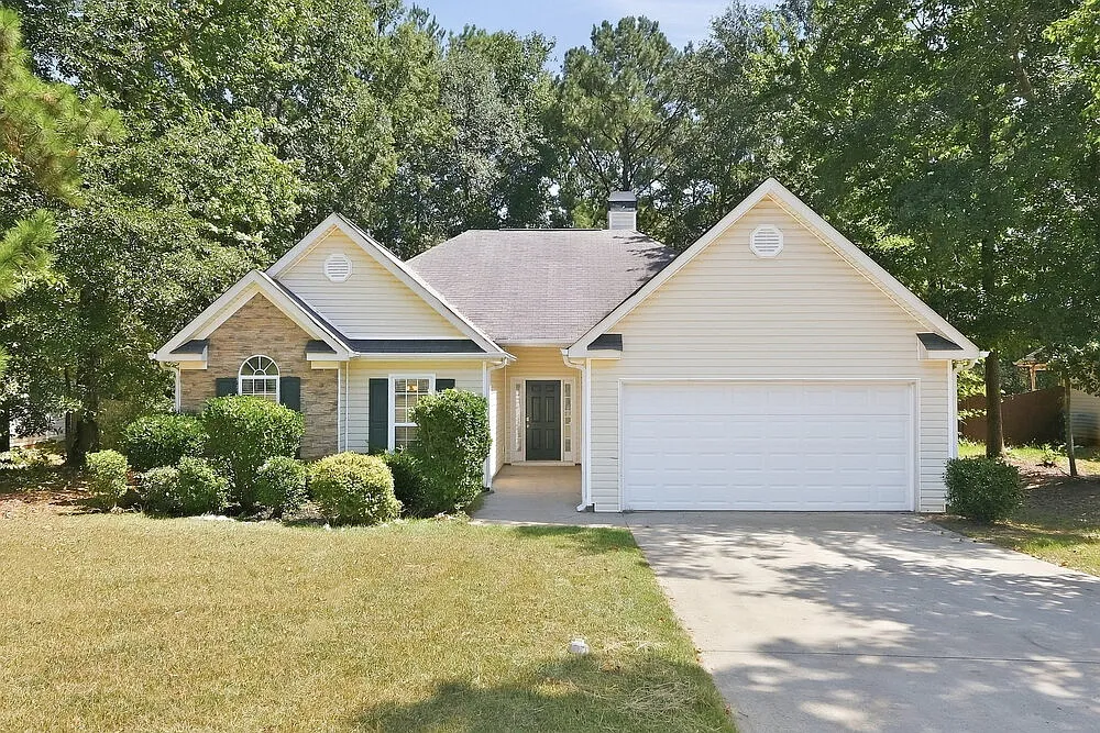 3 bed, 2.0 bath, 1492 sqft, $1,945 — Photo 2