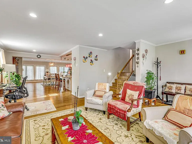 205 Tapawingo Rd SW — Photo 3