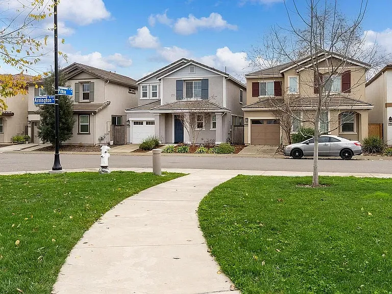 10890 Arrington Dr — Photo 3