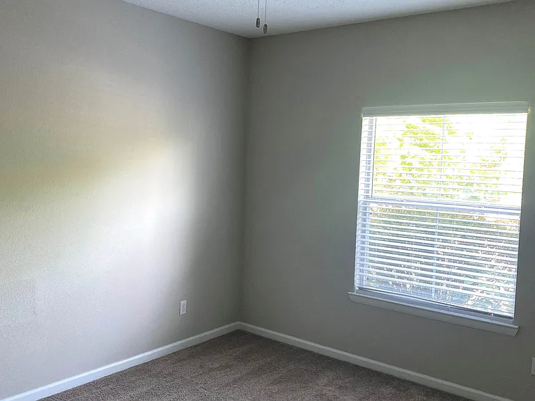 Waterford Square Apartments — Photo 15