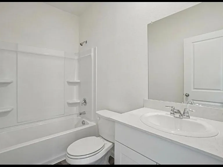 6049 Majestic Creek Trl — Photo 4