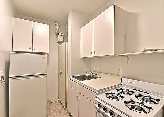 5th image of 783 Lexington Ave #5B
