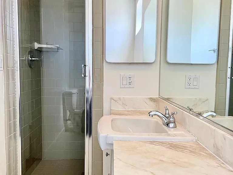 1337 N Gardner St #6 — Photo 11