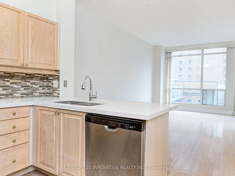 7 King St E #1117 — Photo 3
