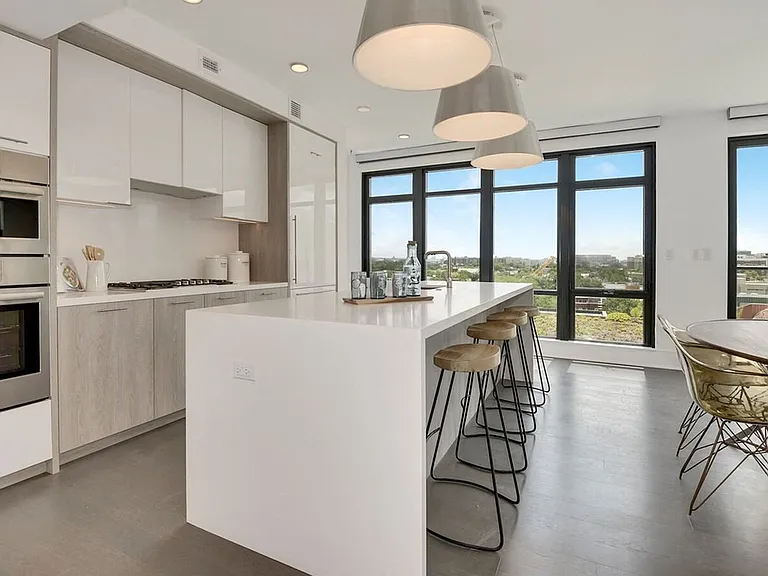 The Shaw — Photo 8