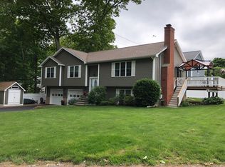 39 Black Point Rd, Webster, MA 01570