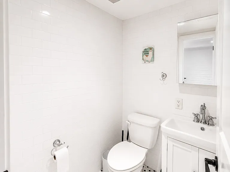 43 Meserole St #1A — Photo 7
