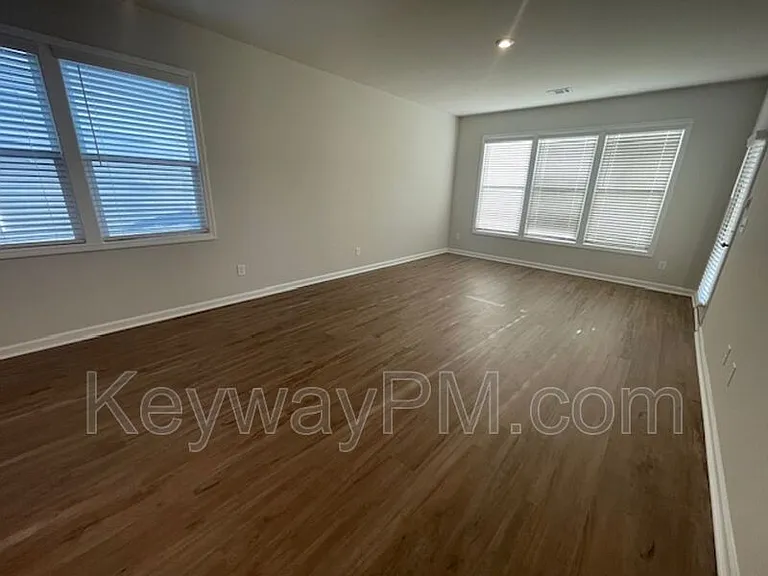 651 Manitou Cir — Photo 6