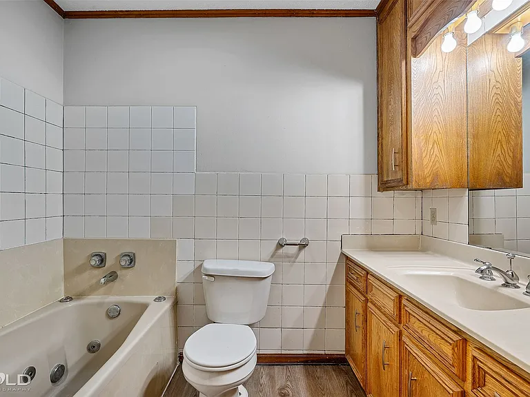 1005 Clarence St — Photo 20