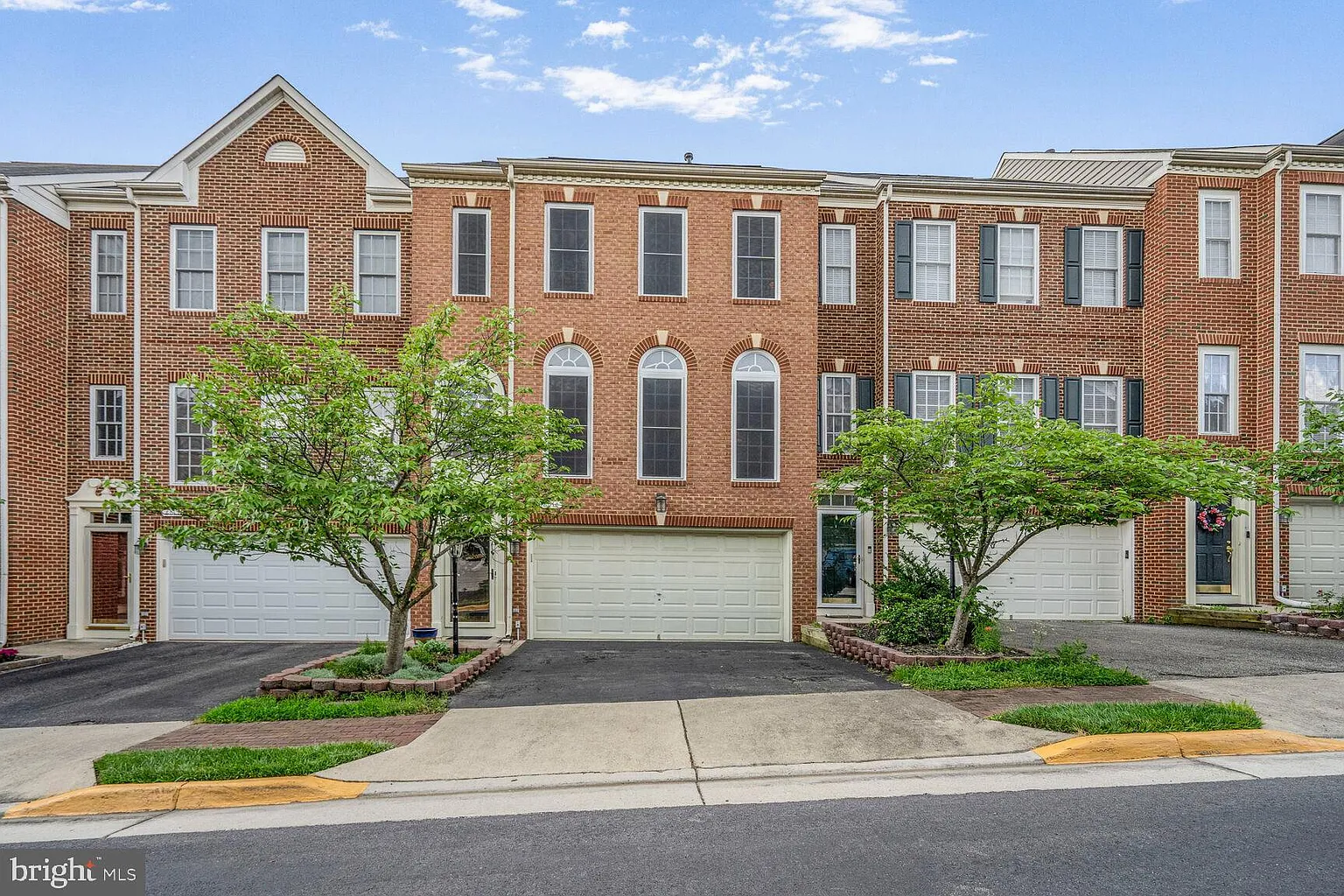 8010 Samuel Wallis St photo 1