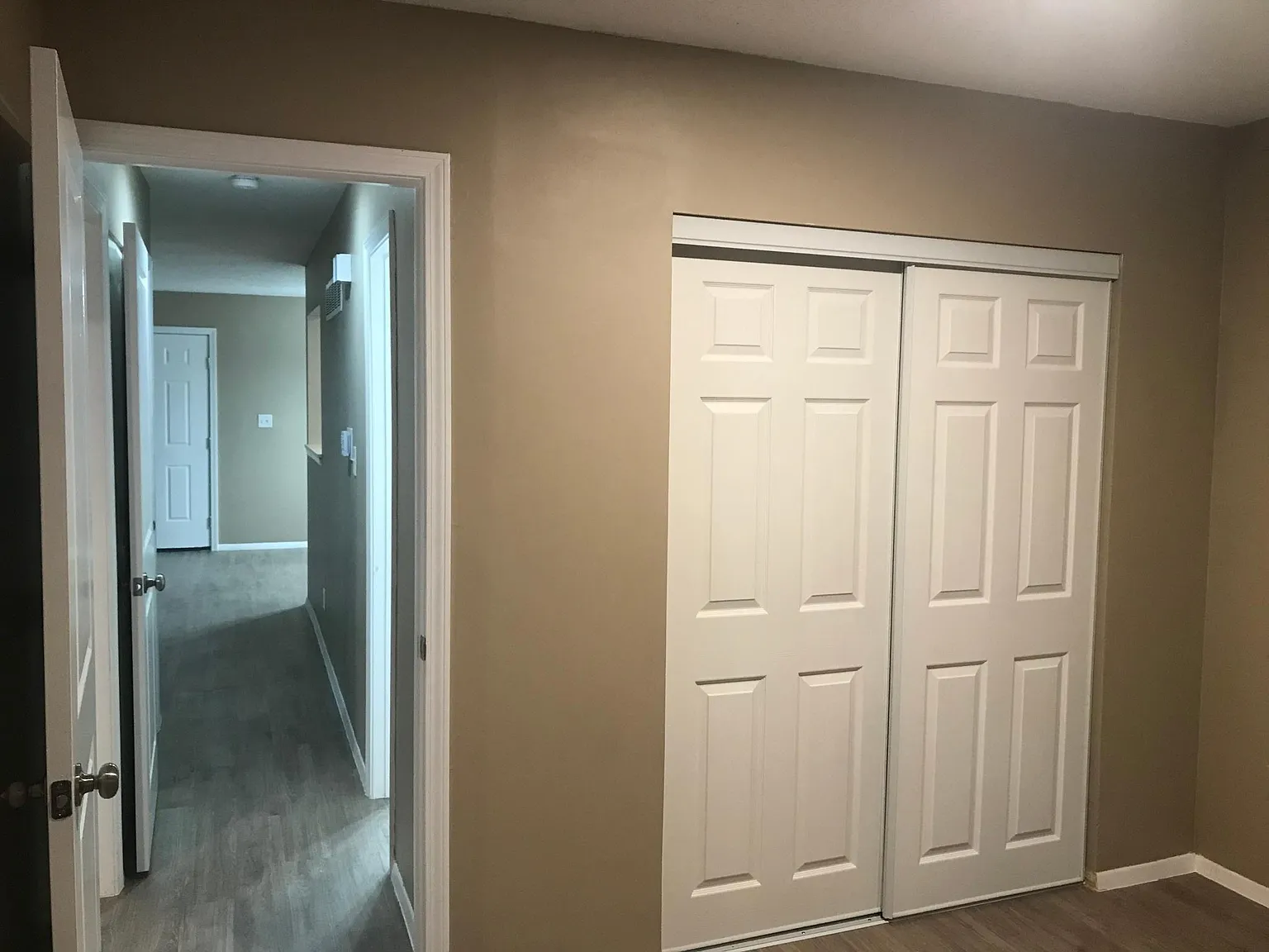 Grandview Ln, Overland Park — Photo 1