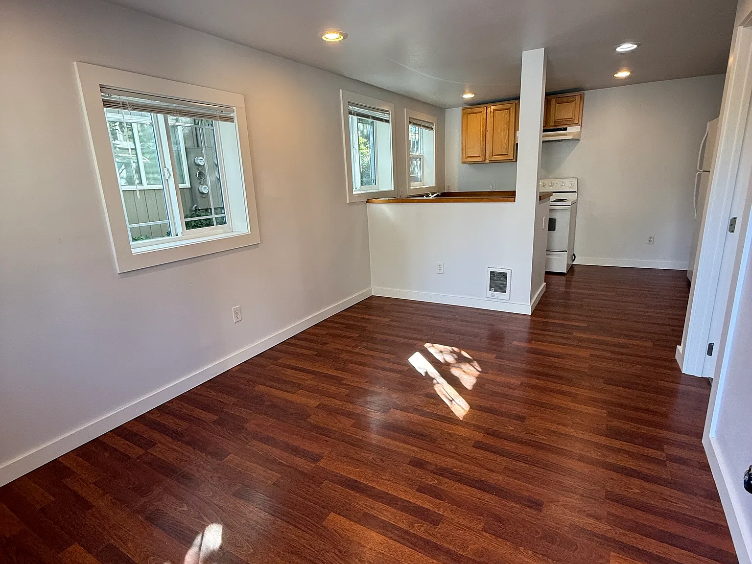 320 S Lafayette Ave — Photo 2