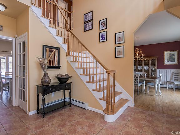 3rd image of 6 Cara Court