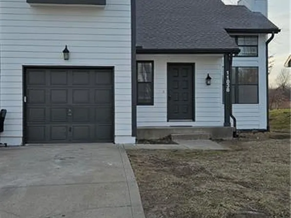 11838 Oakmont St, Overland Park, KS 66210