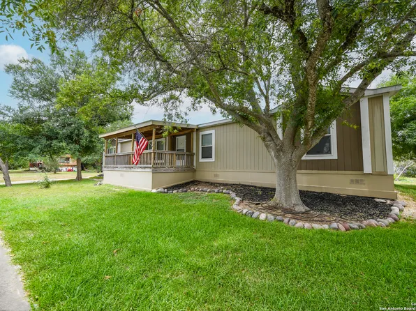 102 Robin Dr, Cibolo, TX 78108