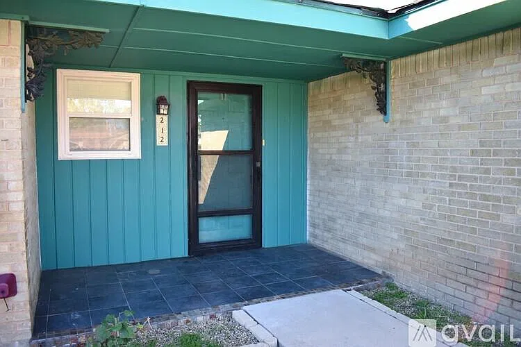 212 SE Surrey Pl — Photo 2
