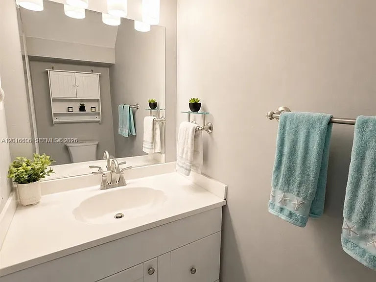 963 Falling Water Rd — Photo 1