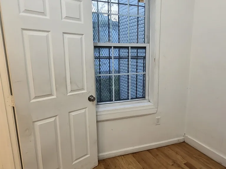 162 Tonnelle Ave #2 — Photo 11