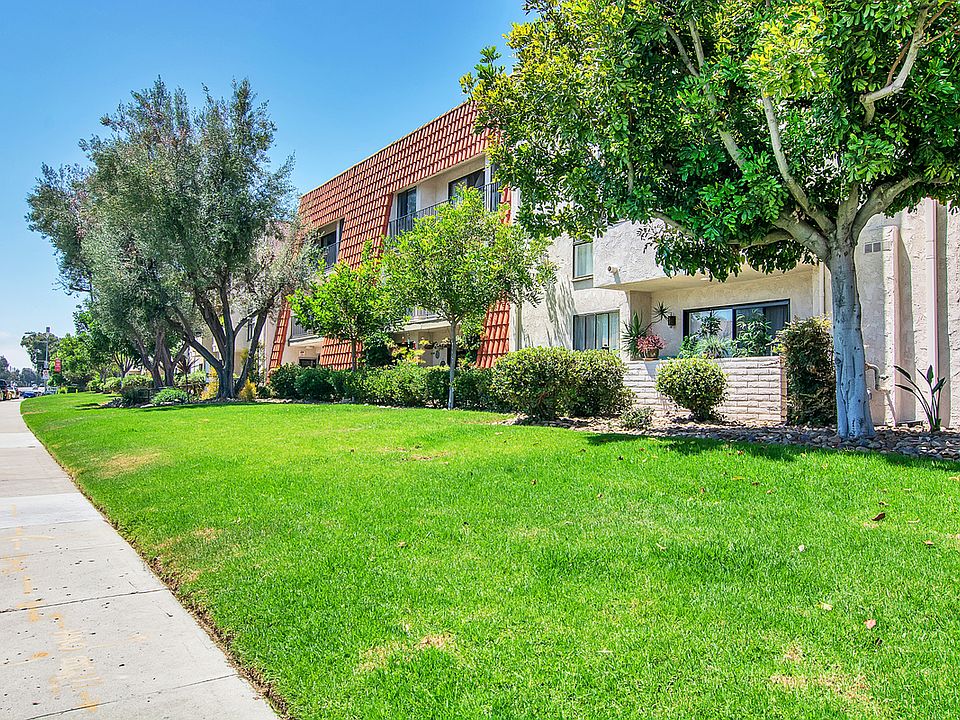 Front, looking west.