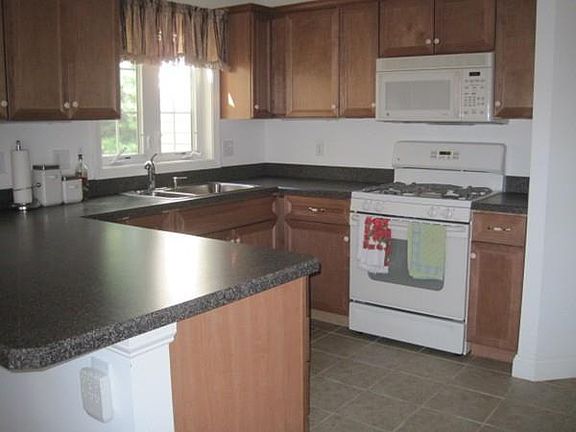 2nd image of 25 Emerald Ct #25