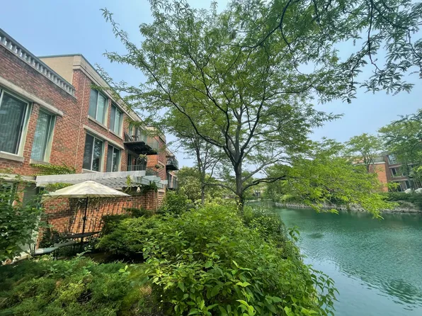 6030 Arbor Ln #6030, Winnetka, IL 60093