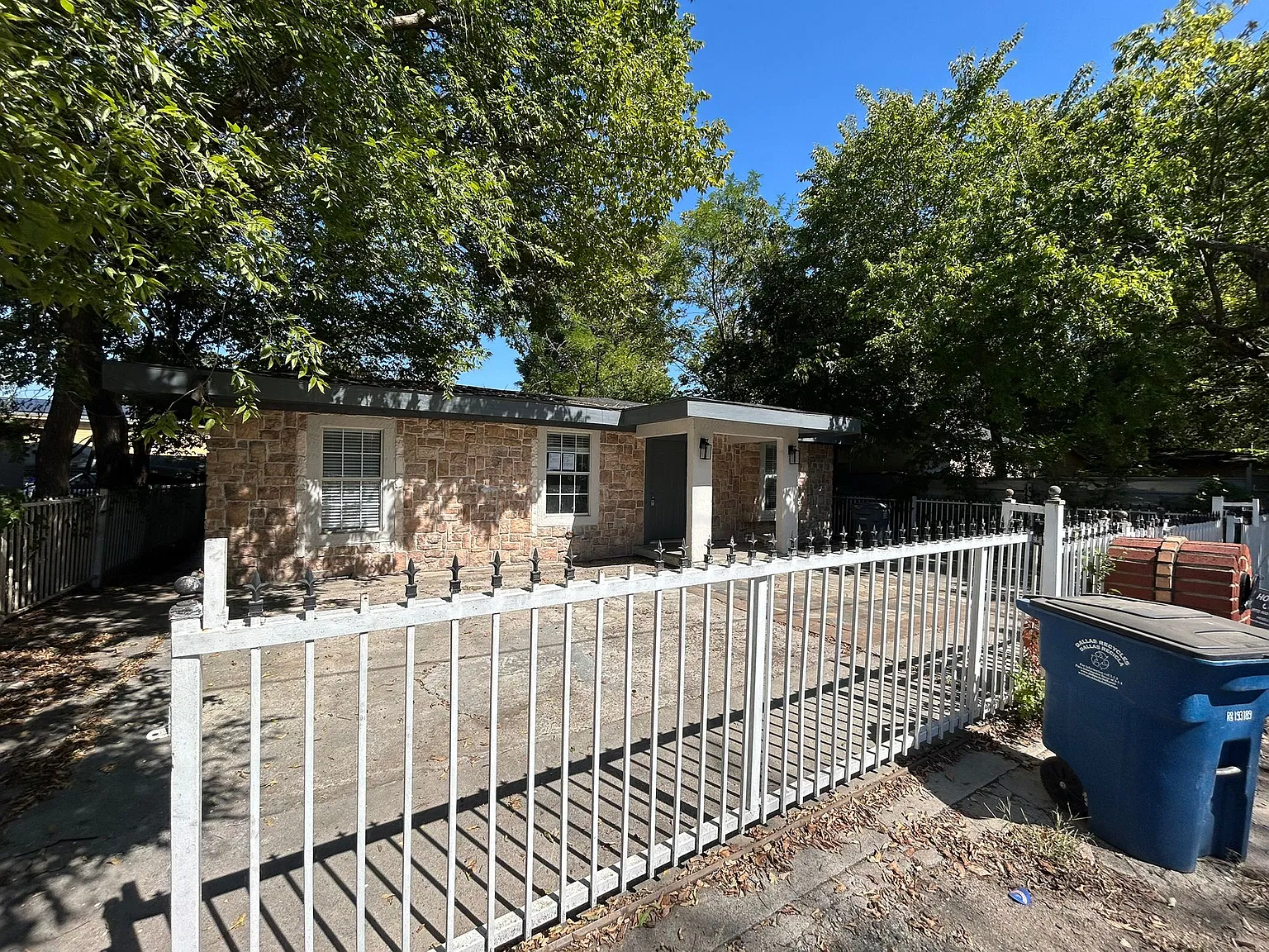 4915 Heyworth St — Photo 3