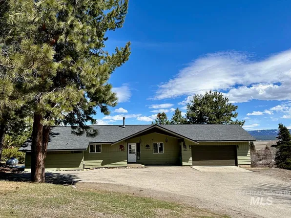 102 S Van Wyck Ave, Cascade, ID 83611