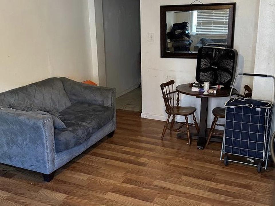2nd image of 318 Cedar St