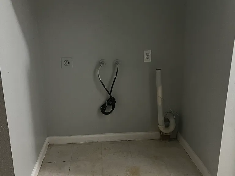 100 Tabor Ave #2 — Photo 1