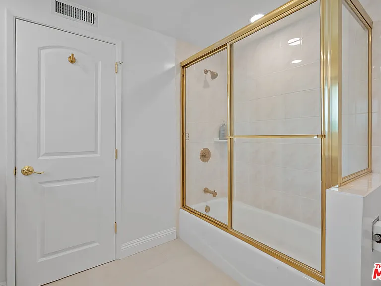 4159 Regal Oak Dr — Photo 34