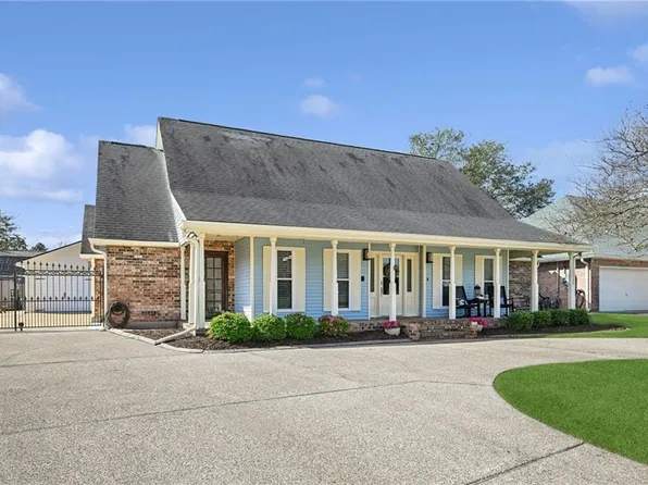 135 Dickson Dr, Belle Chasse, LA 70037