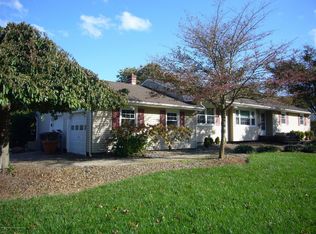 39 Heath Ave, Oakhurst, NJ 07755