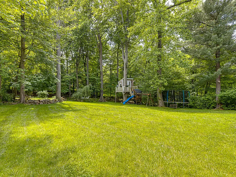 35 Fox Run — Photo 34
