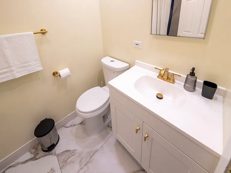2101 Kensington Dr — Photo 17
