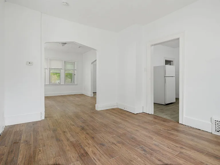 5045 Fairview St — Photo 4