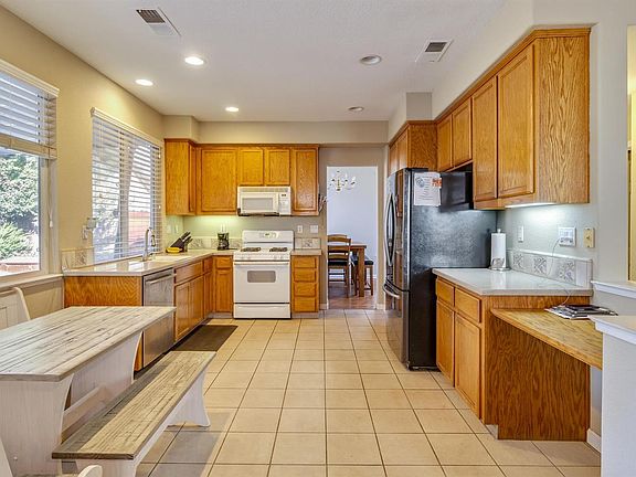 4th image of 2171 Bentley Ln