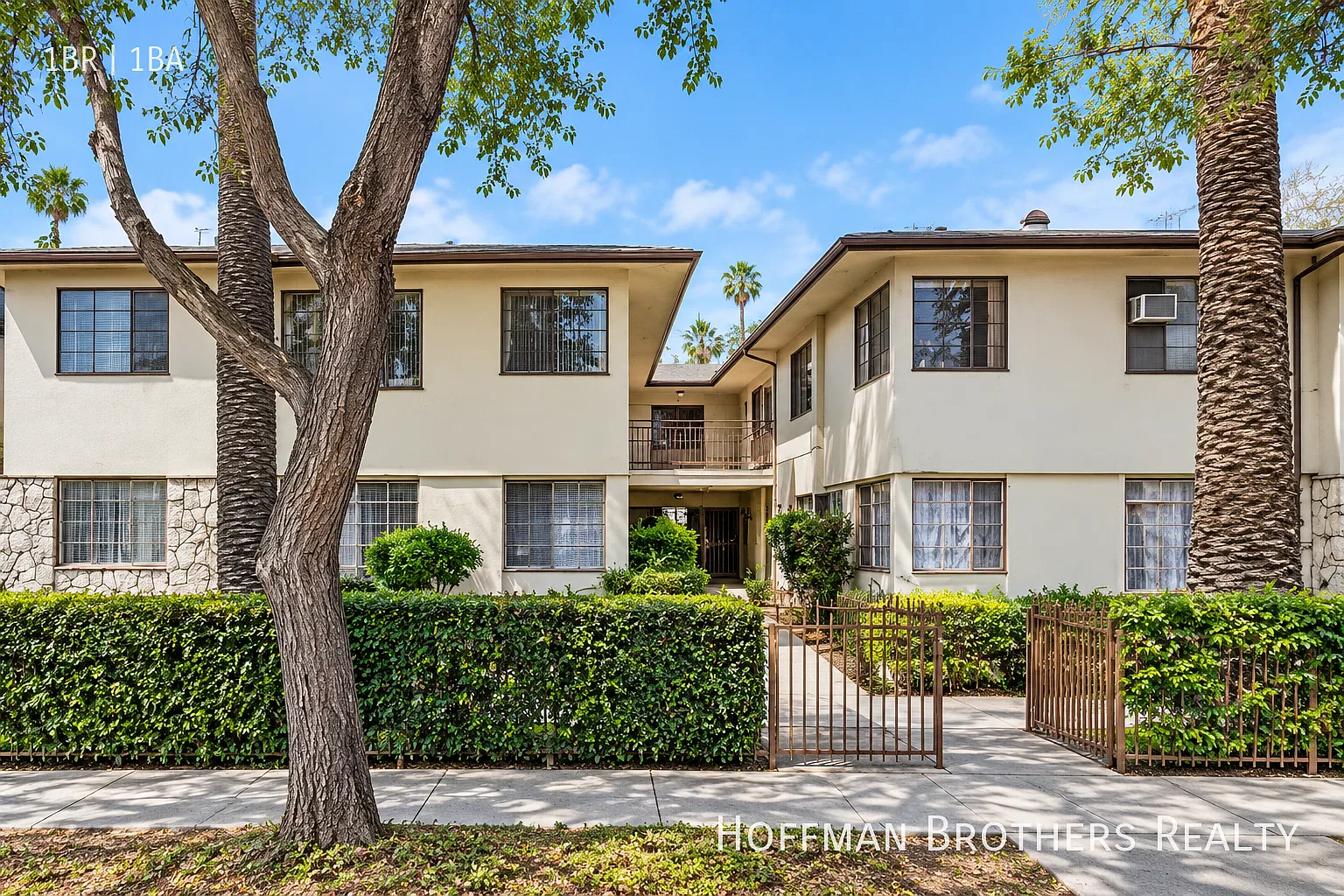 **2 Weeks Free**Refreshed 1 Bedroom by Plummer Park with On-Site Laundry Near Dining & Shopping — Photo 3