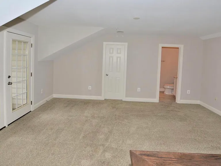 103 Washington Square Ct — Photo 8