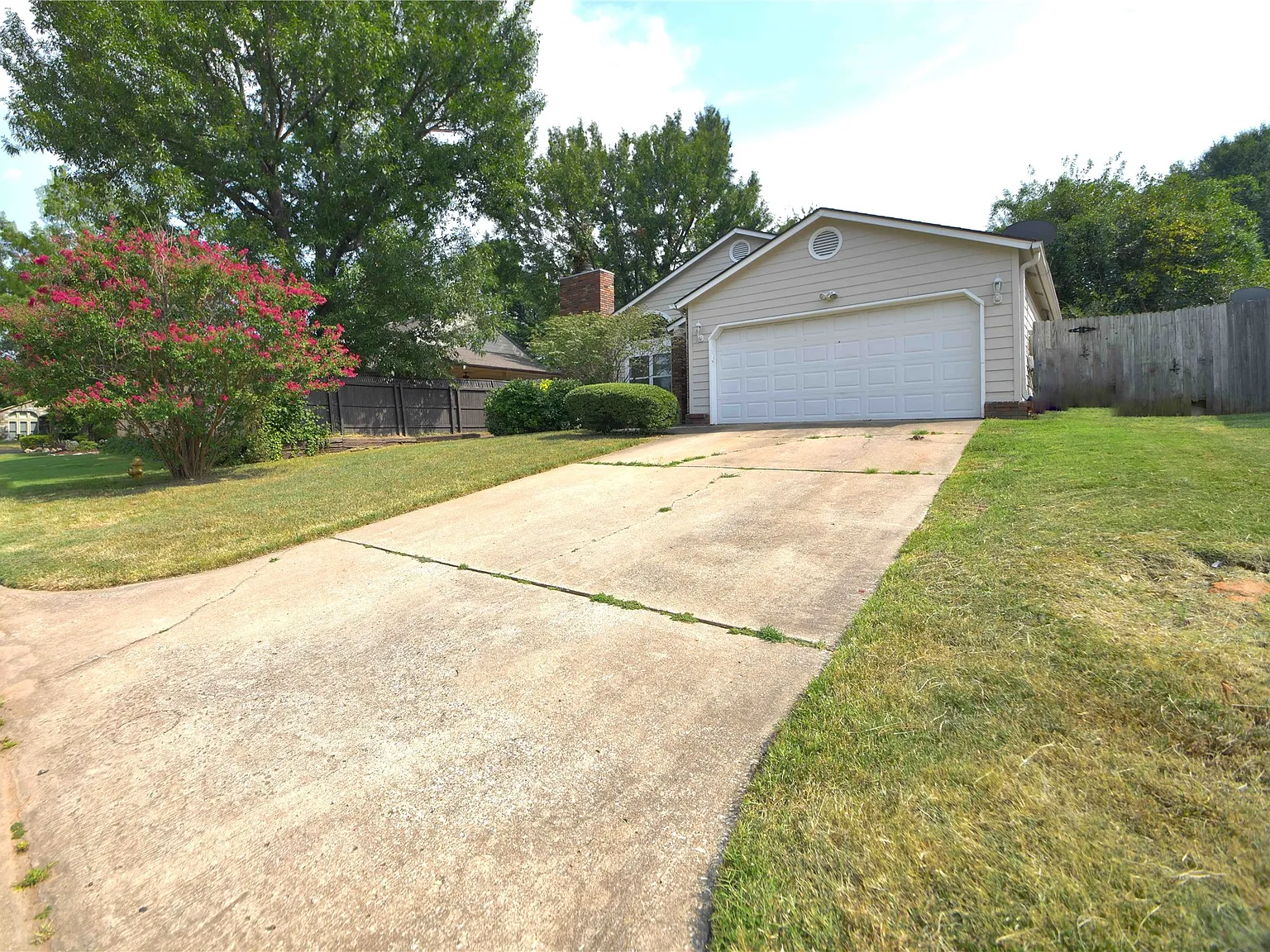 3 bed, 2.0 bath, 1215 sqft, $1,695 — Photo 3