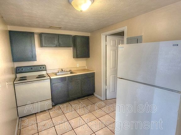 4th image of 2865 W 6th St