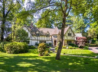 17 South Dr, Larchmont, NY 10538