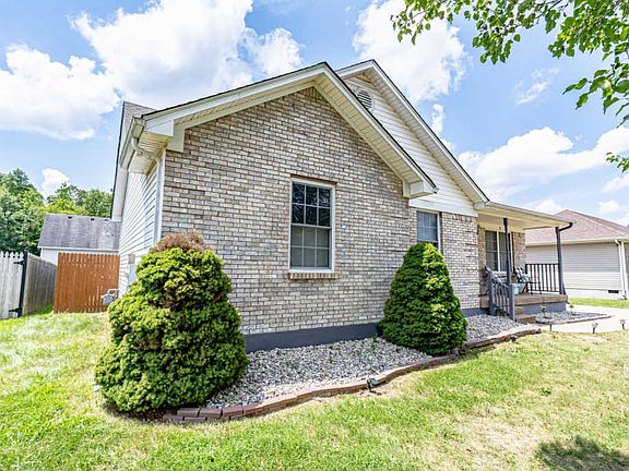 4th image of 301 Lakes Edge Dr