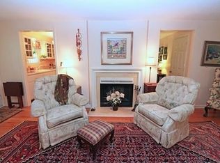 617 Washington St APT 105, Wellesley, MA 02482