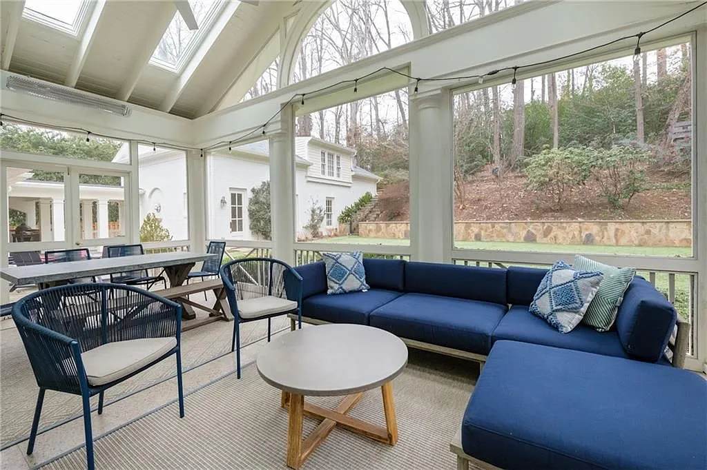 5 bed, 5.0 bath, 5700 sqft, $11,300 — Photo 4