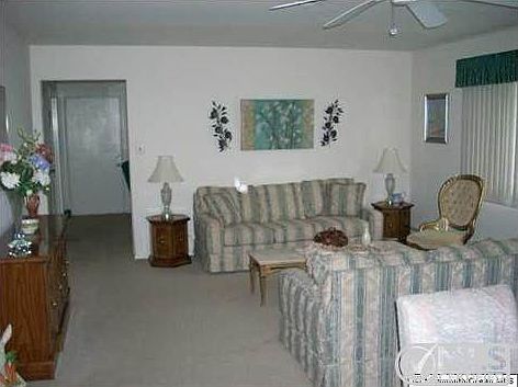 5th image of 6 Roseau Ct