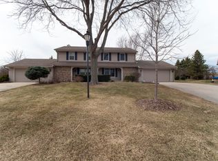 8575 N Meadowside Ct, Brown Deer, WI 53223